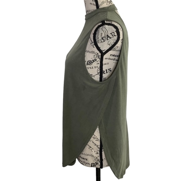 Forever, 21 Blouse open back sleeveless olive green slit hem women’s Medium - Picture 7 of 11